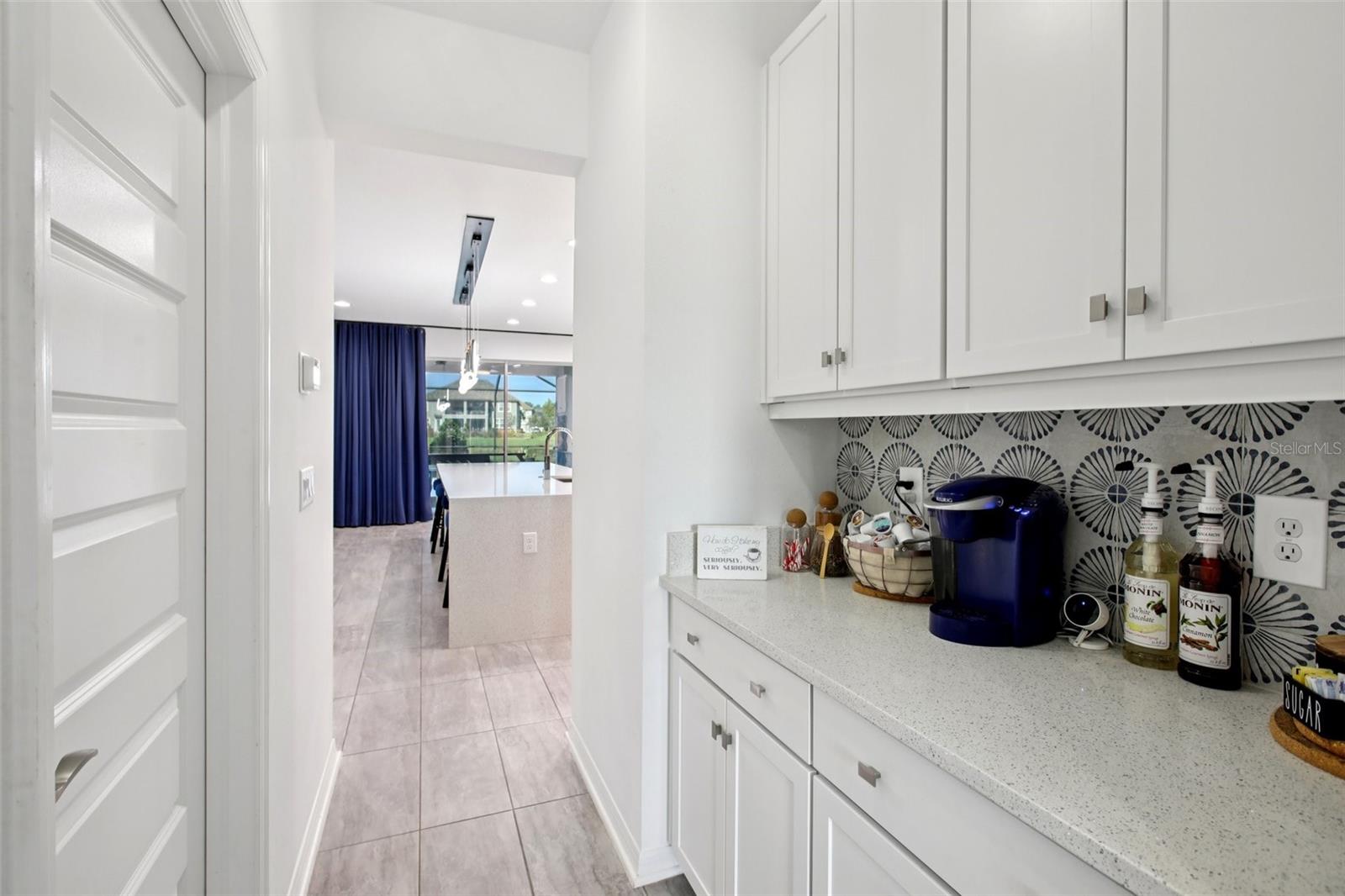 Listing photo id 9 for 7135 Graybrook Drive