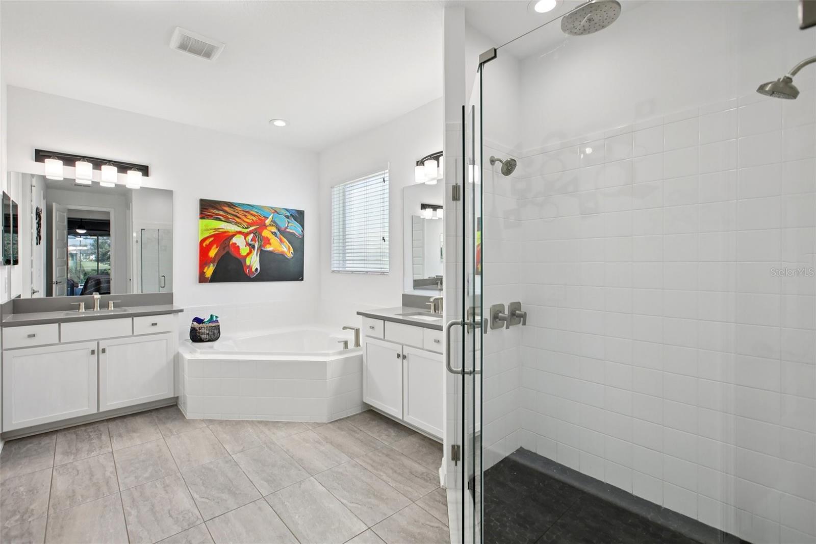 Listing photo id 15 for 7135 Graybrook Drive