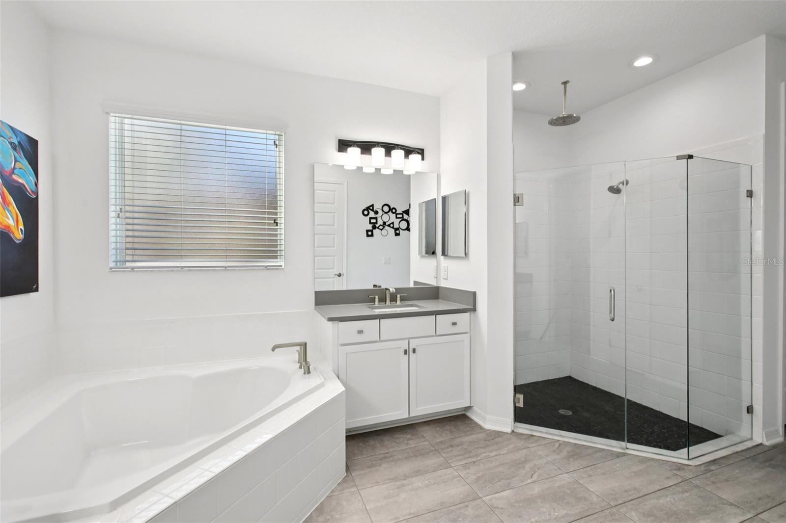 Listing photo id 16 for 7135 Graybrook Drive