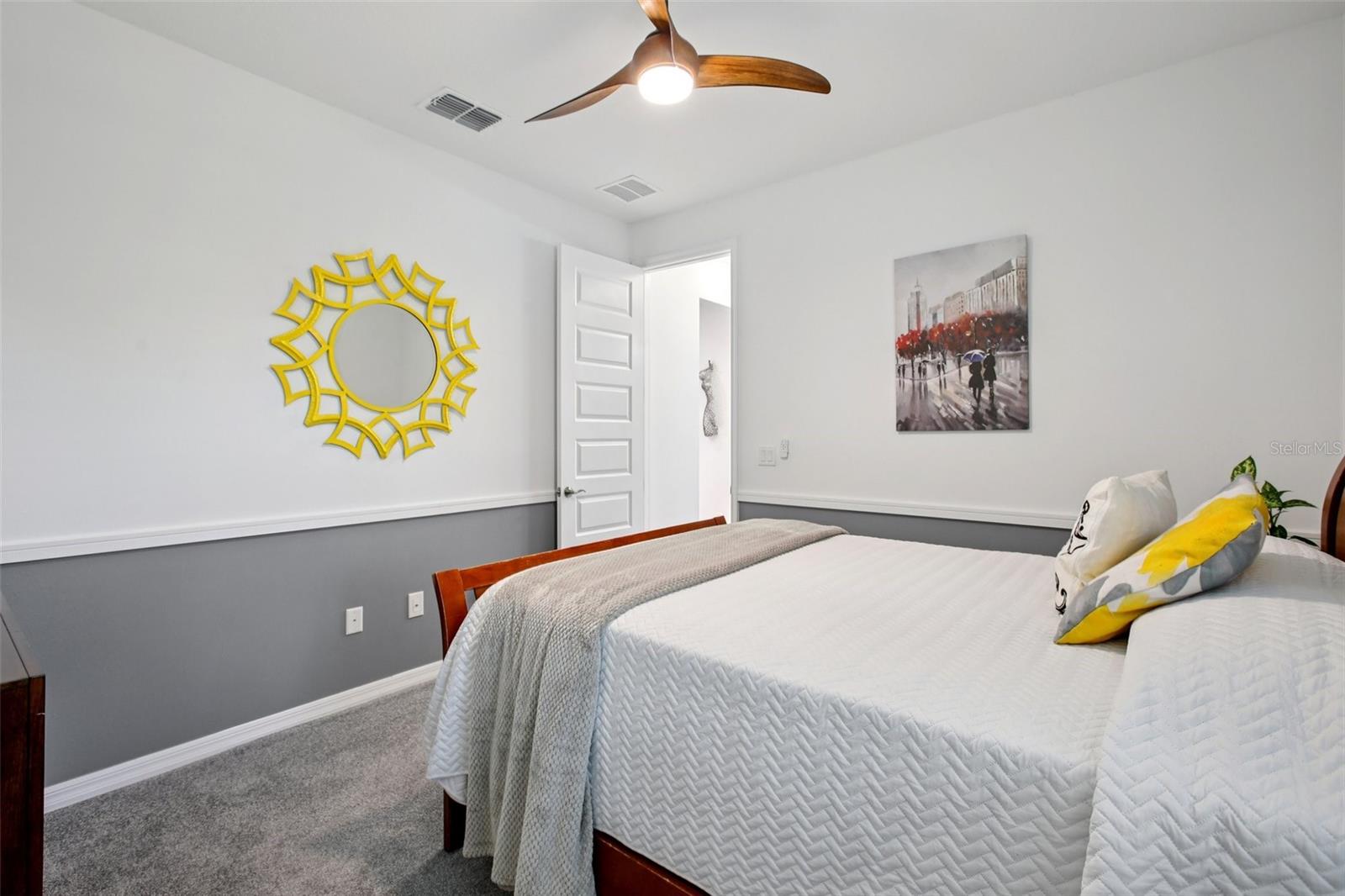 Listing photo id 18 for 7135 Graybrook Drive