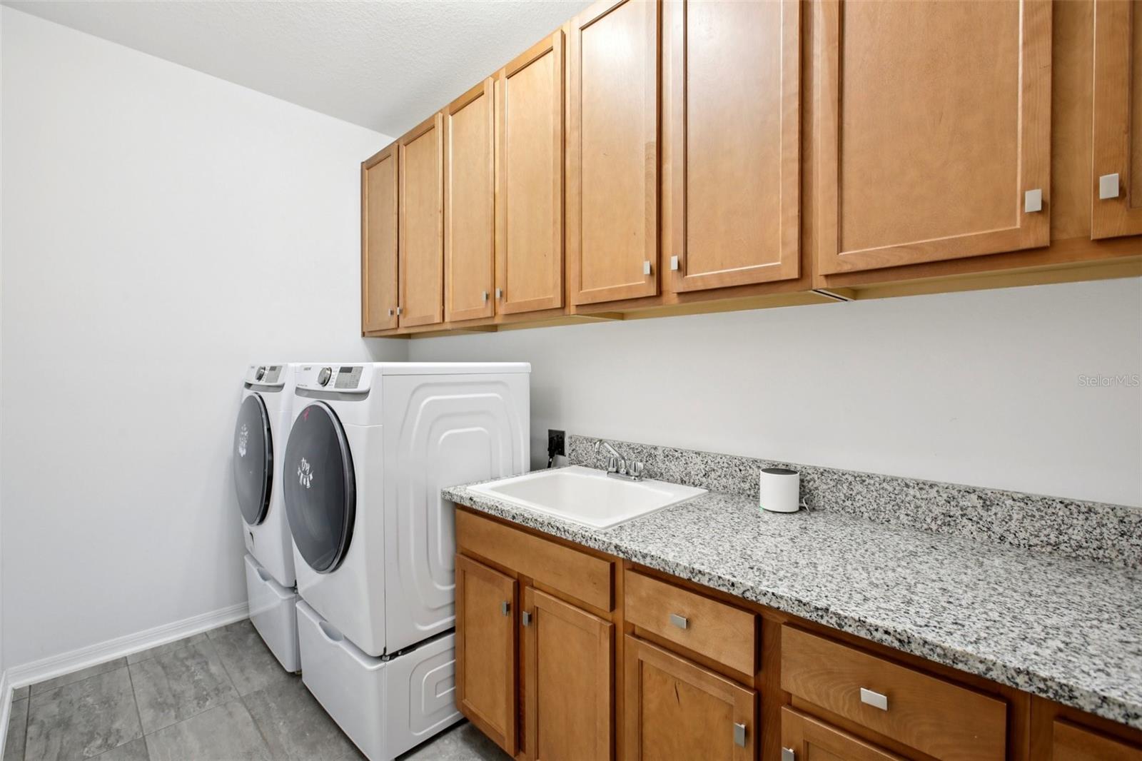 Listing photo id 23 for 7135 Graybrook Drive