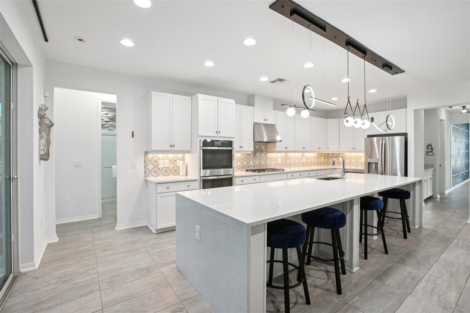Listing photo id 1 for 7135 Graybrook Drive