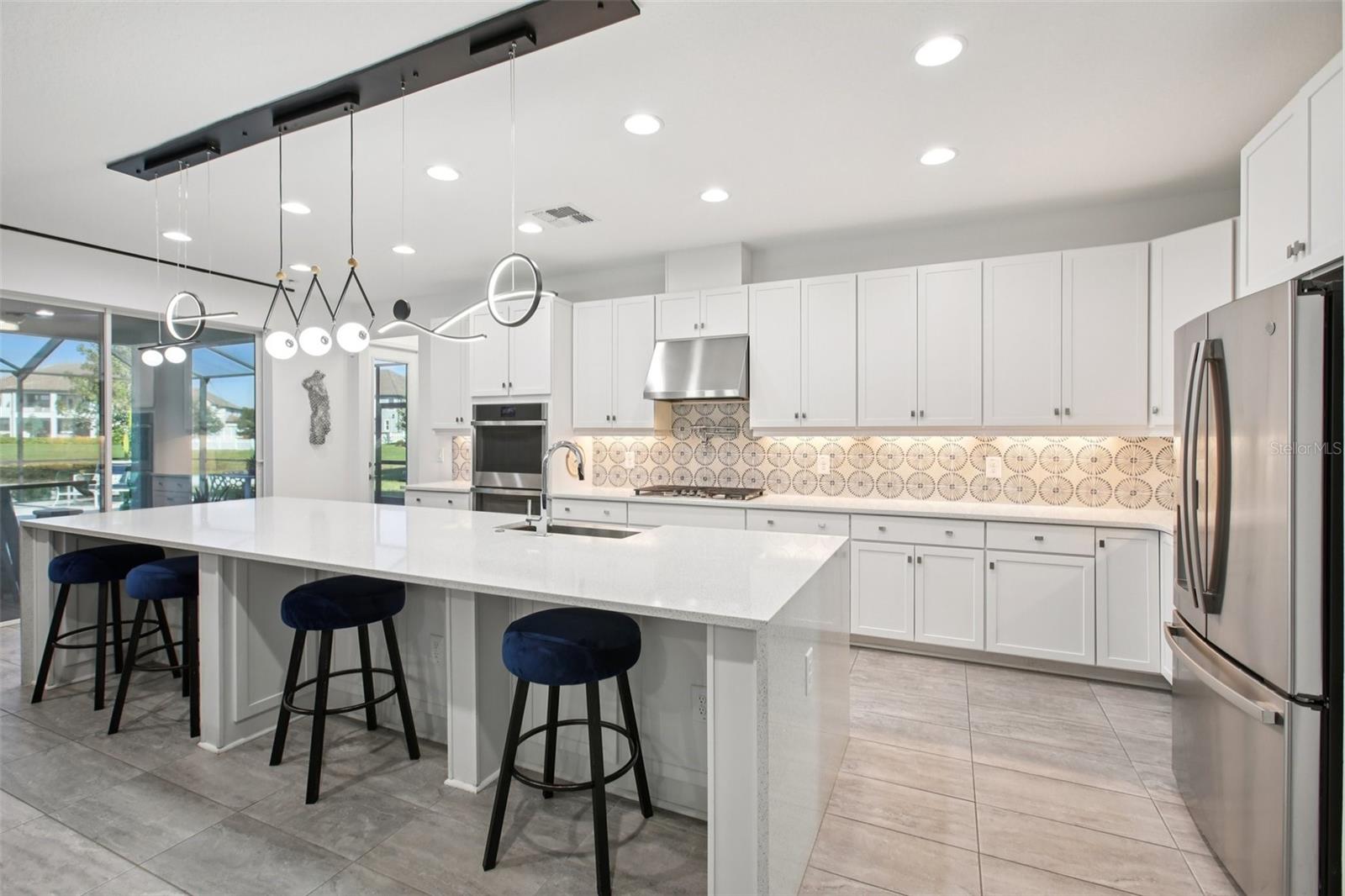 Listing photo id 3 for 7135 Graybrook Drive
