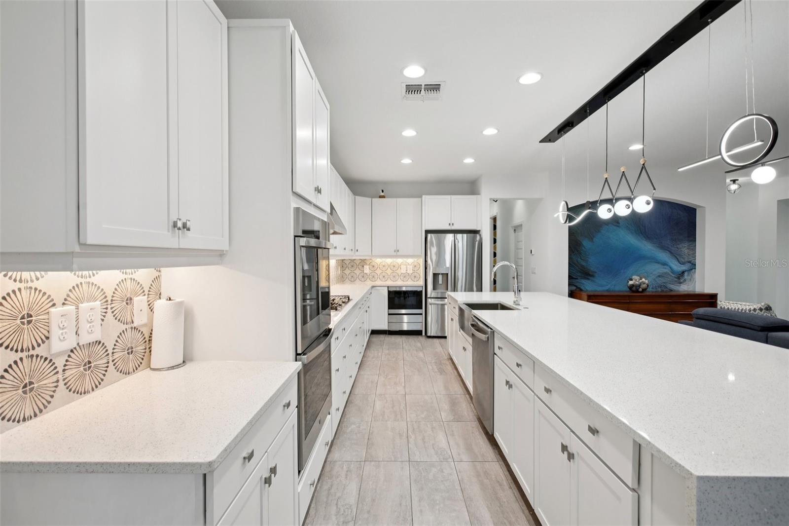 Listing photo id 4 for 7135 Graybrook Drive