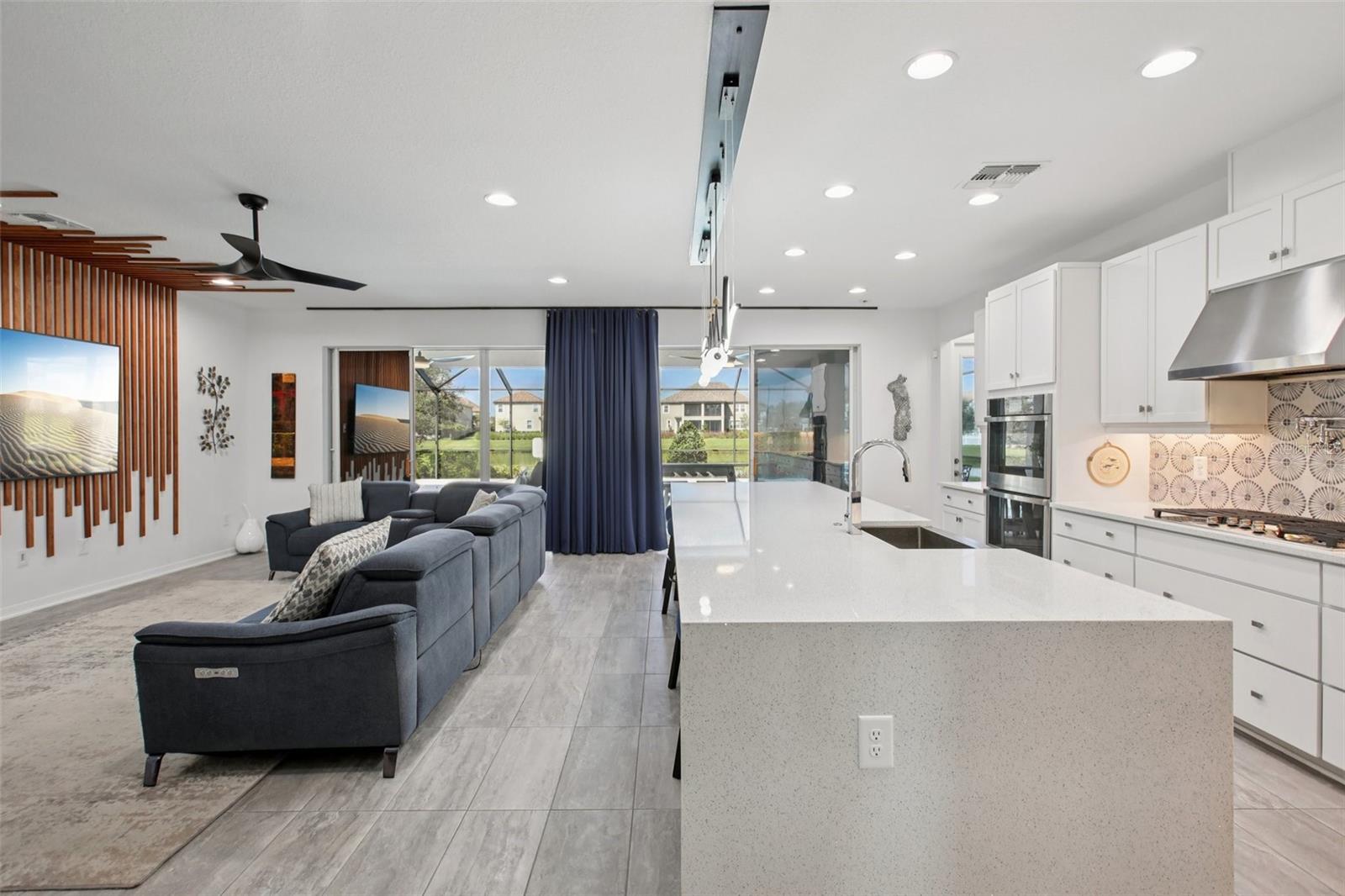 Listing photo id 5 for 7135 Graybrook Drive