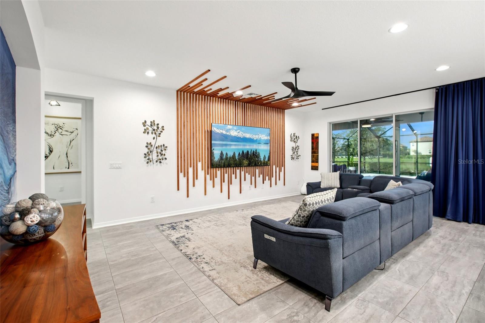 Listing photo id 6 for 7135 Graybrook Drive