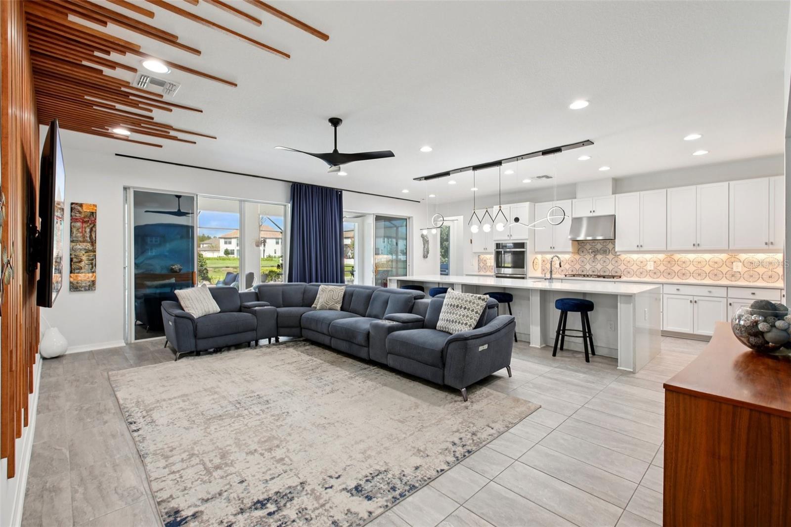 Listing photo id 7 for 7135 Graybrook Drive