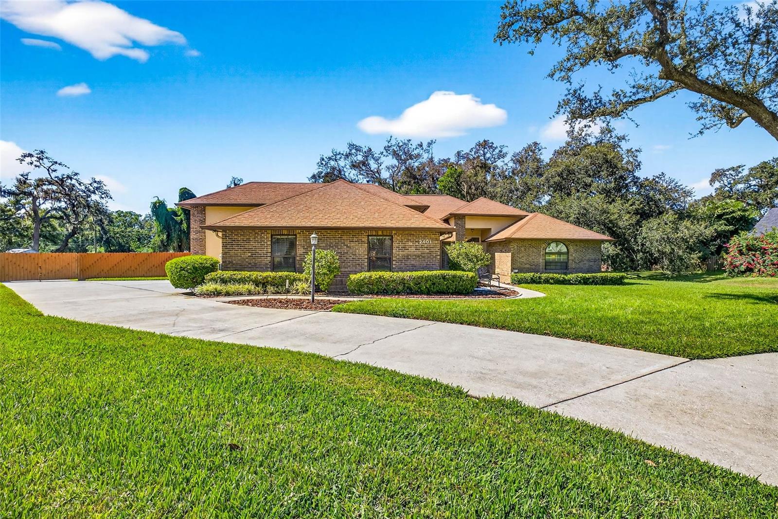 Details for 2401 Natures Court, VALRICO, FL 33596