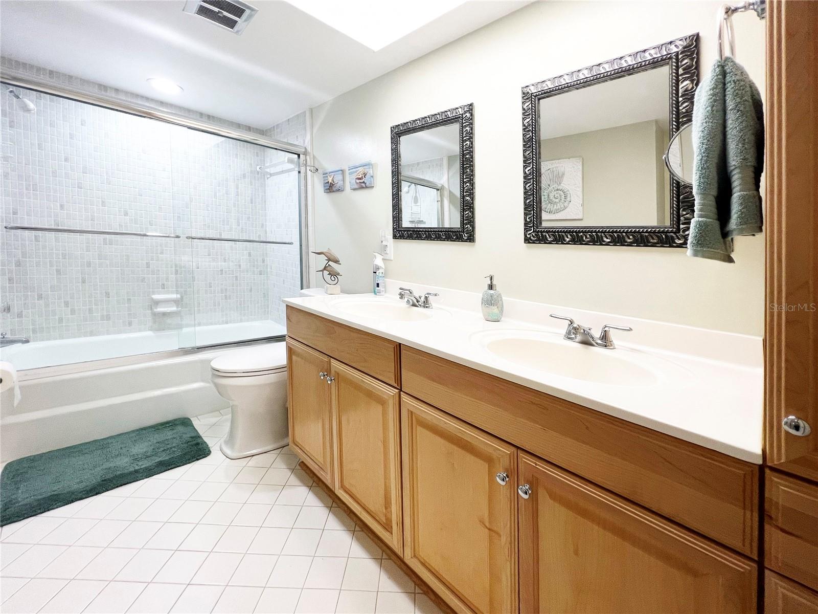 Image 19 of 25 For 5220 Brittany Drive S 1101