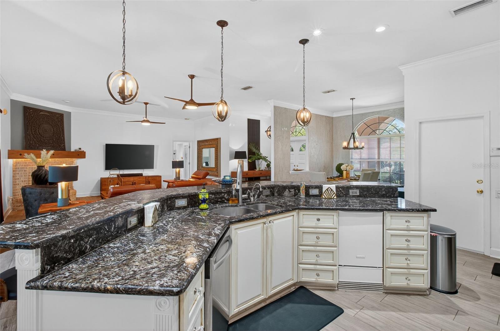 Image 17 of 59 For 207 Hancock Court