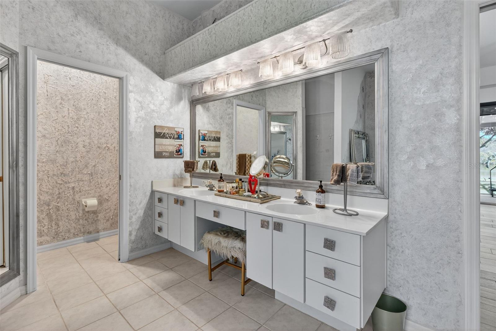 Image 29 of 59 For 207 Hancock Court