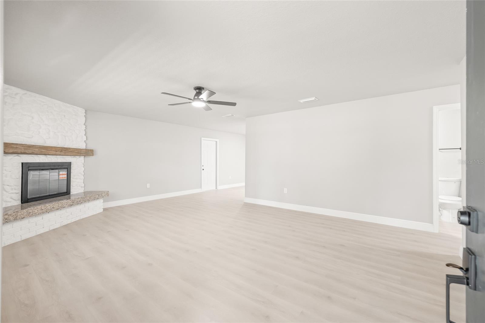 Image 2 of 40 For 5164 Lakewood Drive