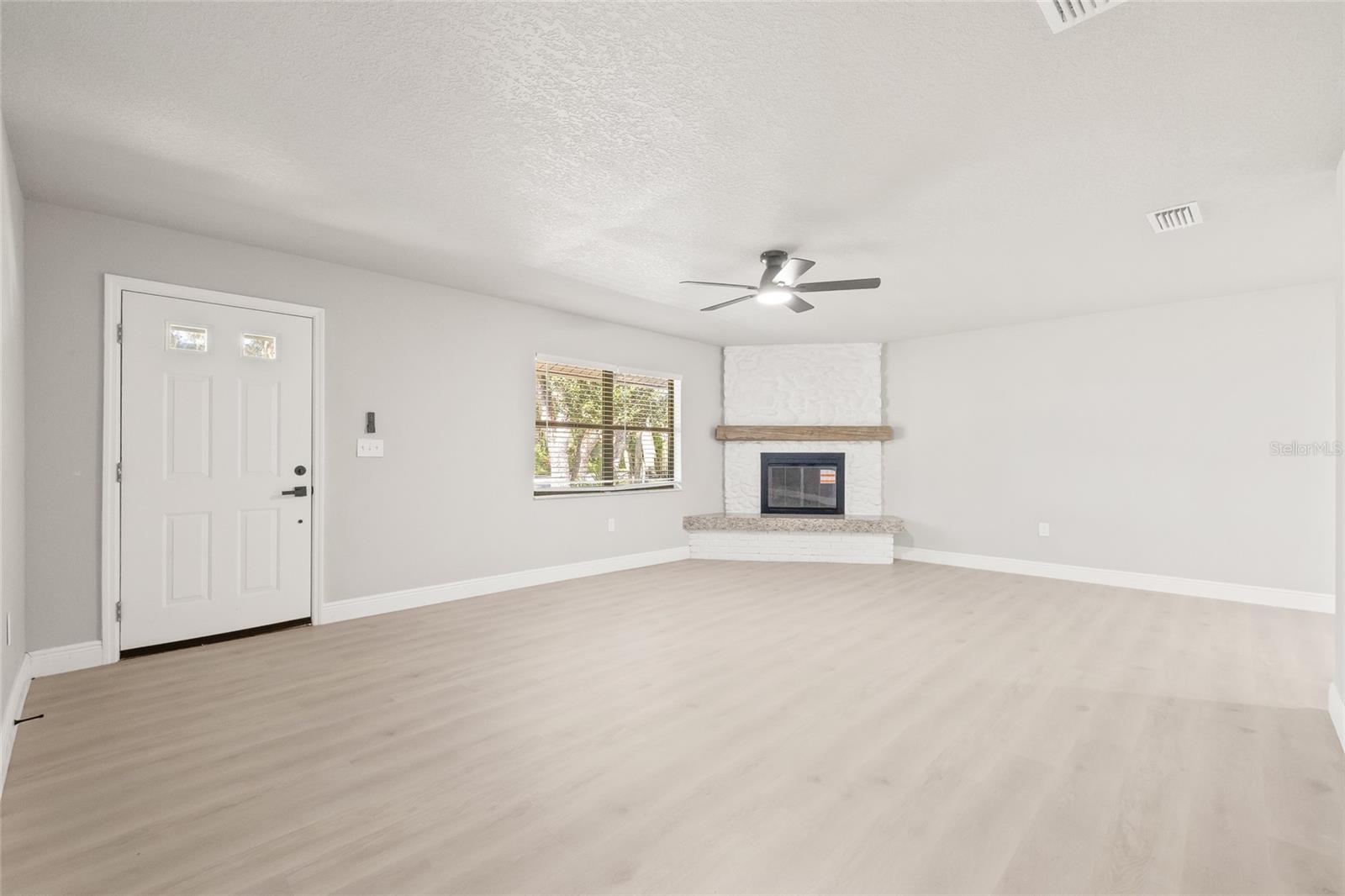 Image 3 of 40 For 5164 Lakewood Drive