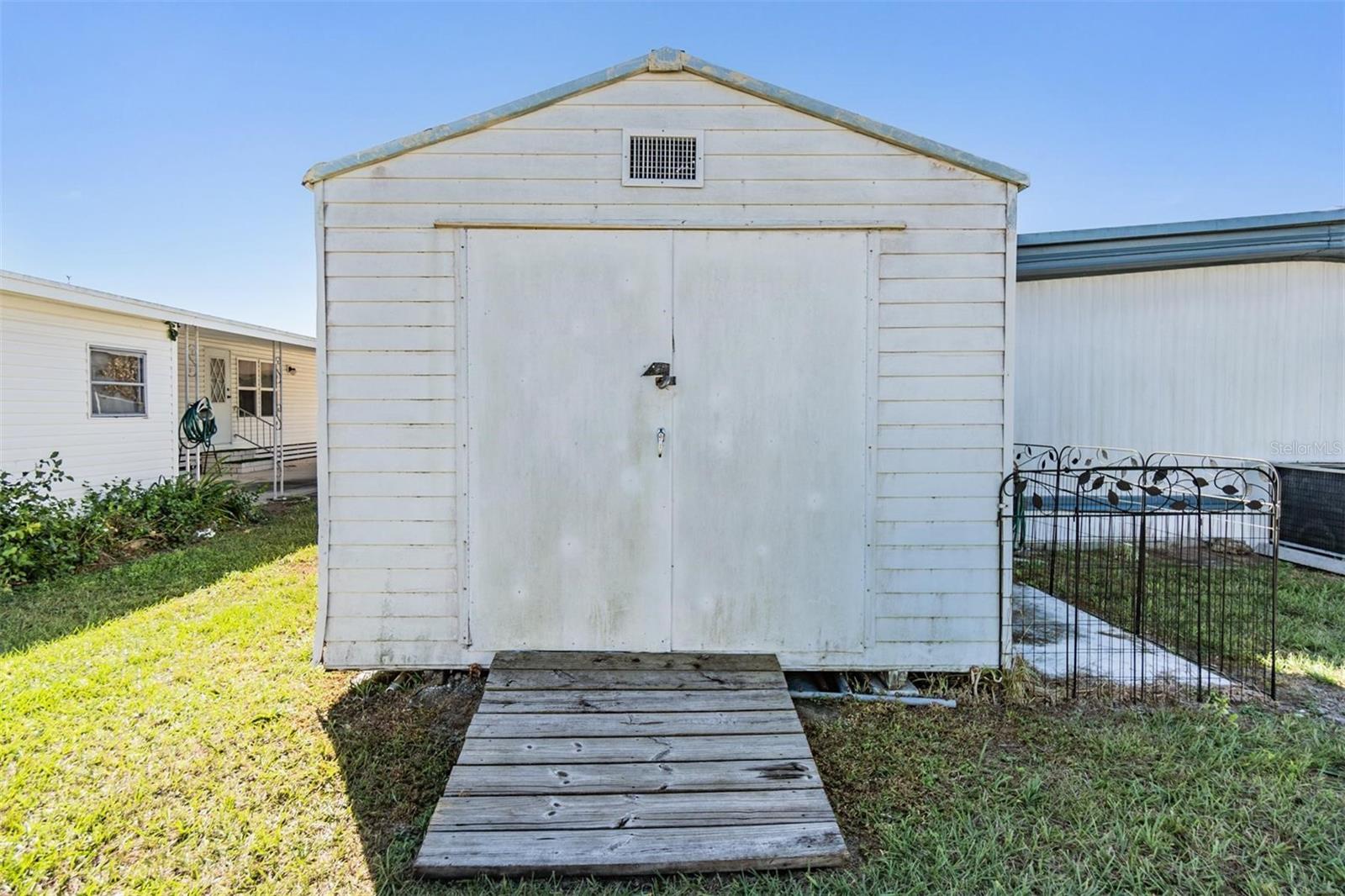 Image 13 of 38 For 37021 Sandra Avenue