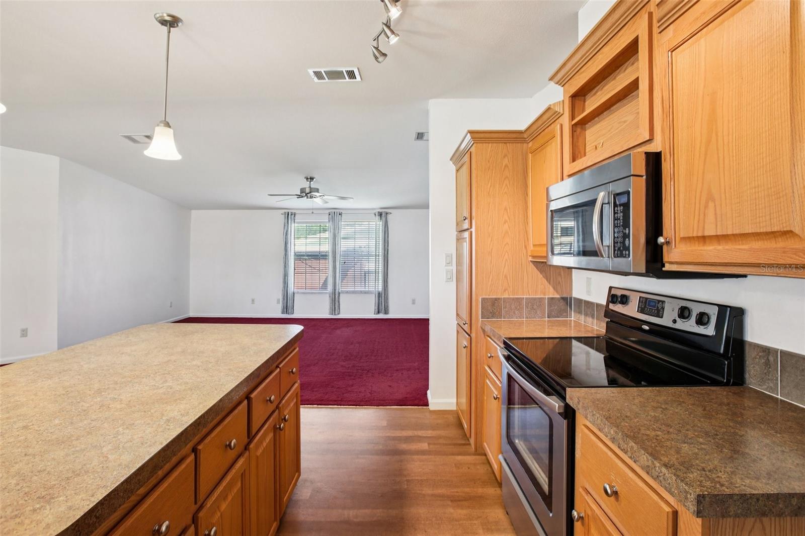 Listing photo id 11 for 12373 Tree Street
