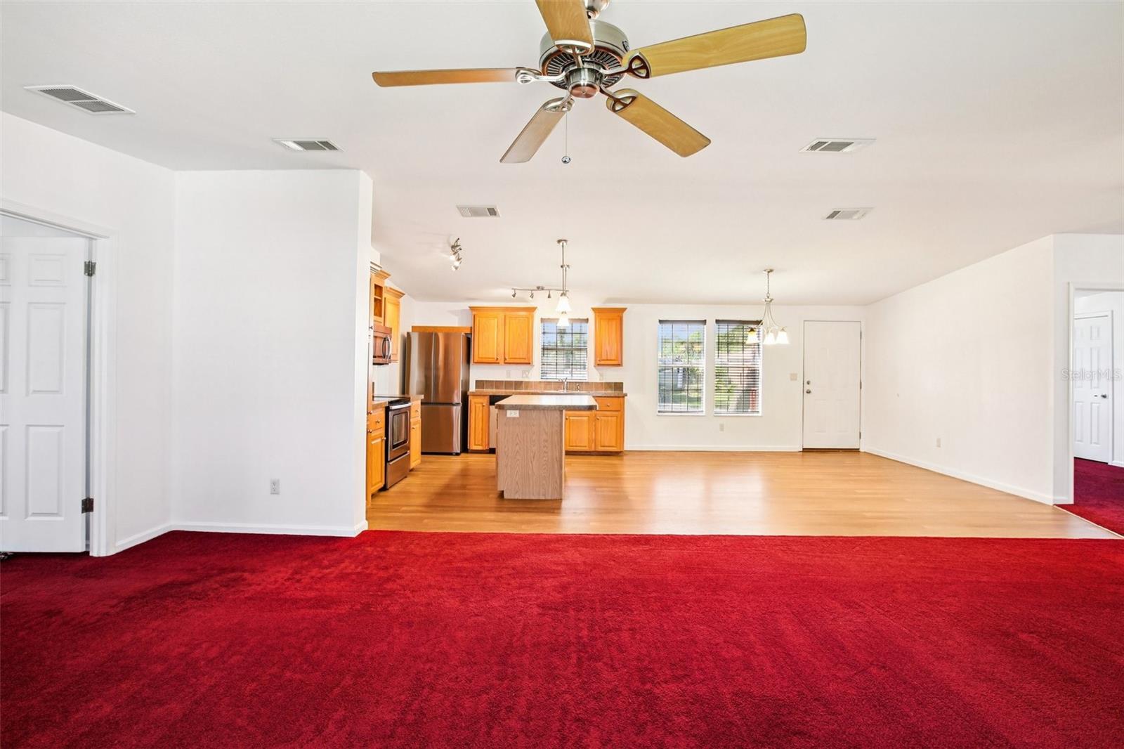 Listing photo id 13 for 12373 Tree Street