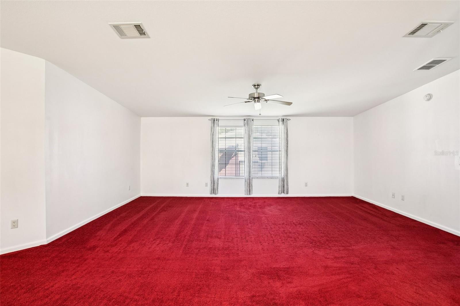 Listing photo id 18 for 12373 Tree Street