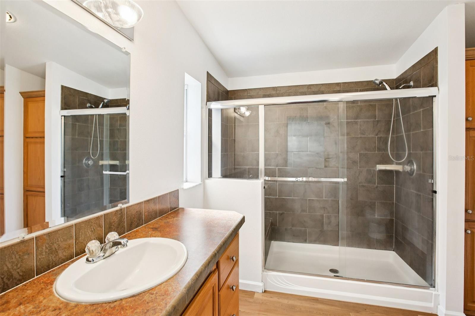 Listing photo id 21 for 12373 Tree Street