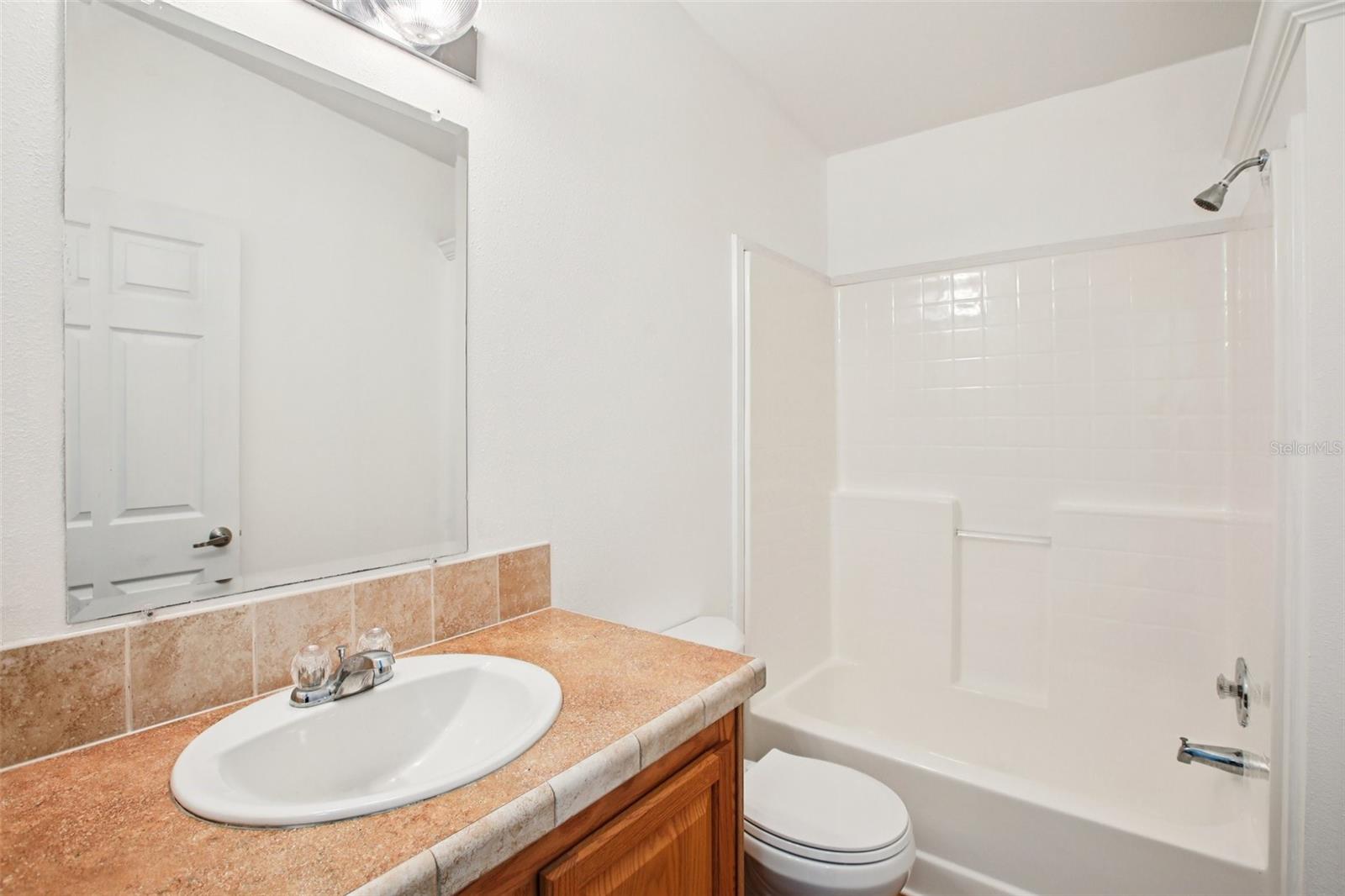 Listing photo id 26 for 12373 Tree Street
