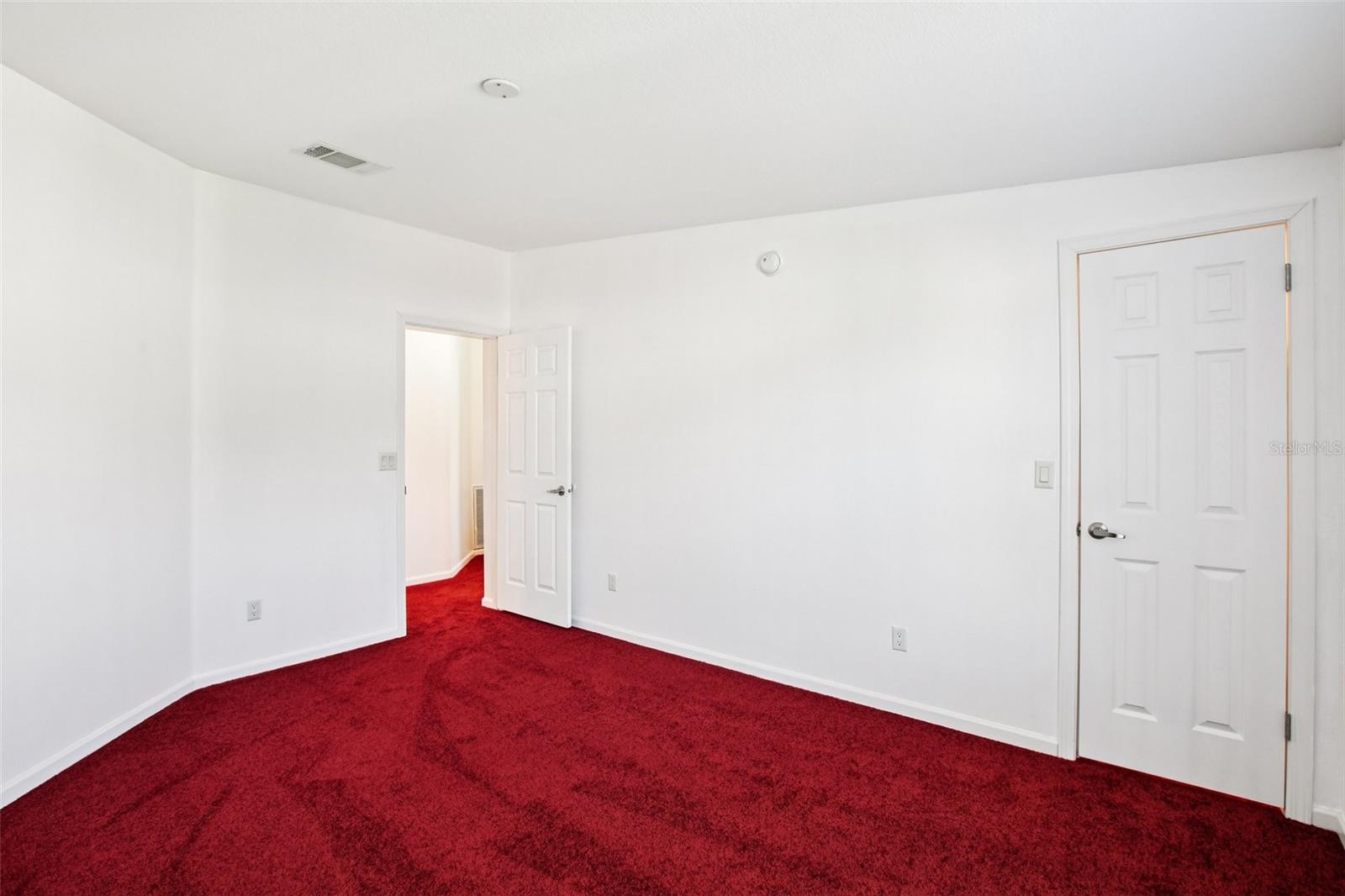 Listing photo id 28 for 12373 Tree Street