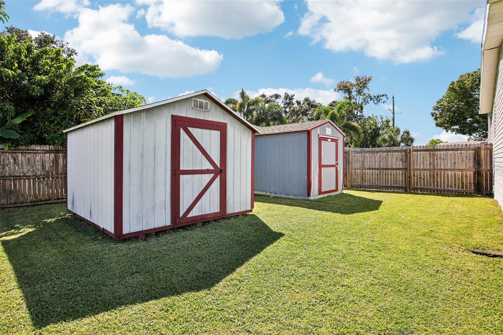 Listing photo id 32 for 12373 Tree Street