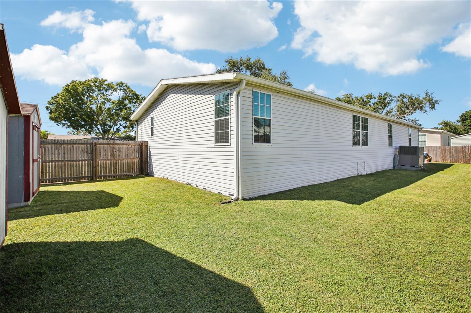 Listing photo id 33 for 12373 Tree Street