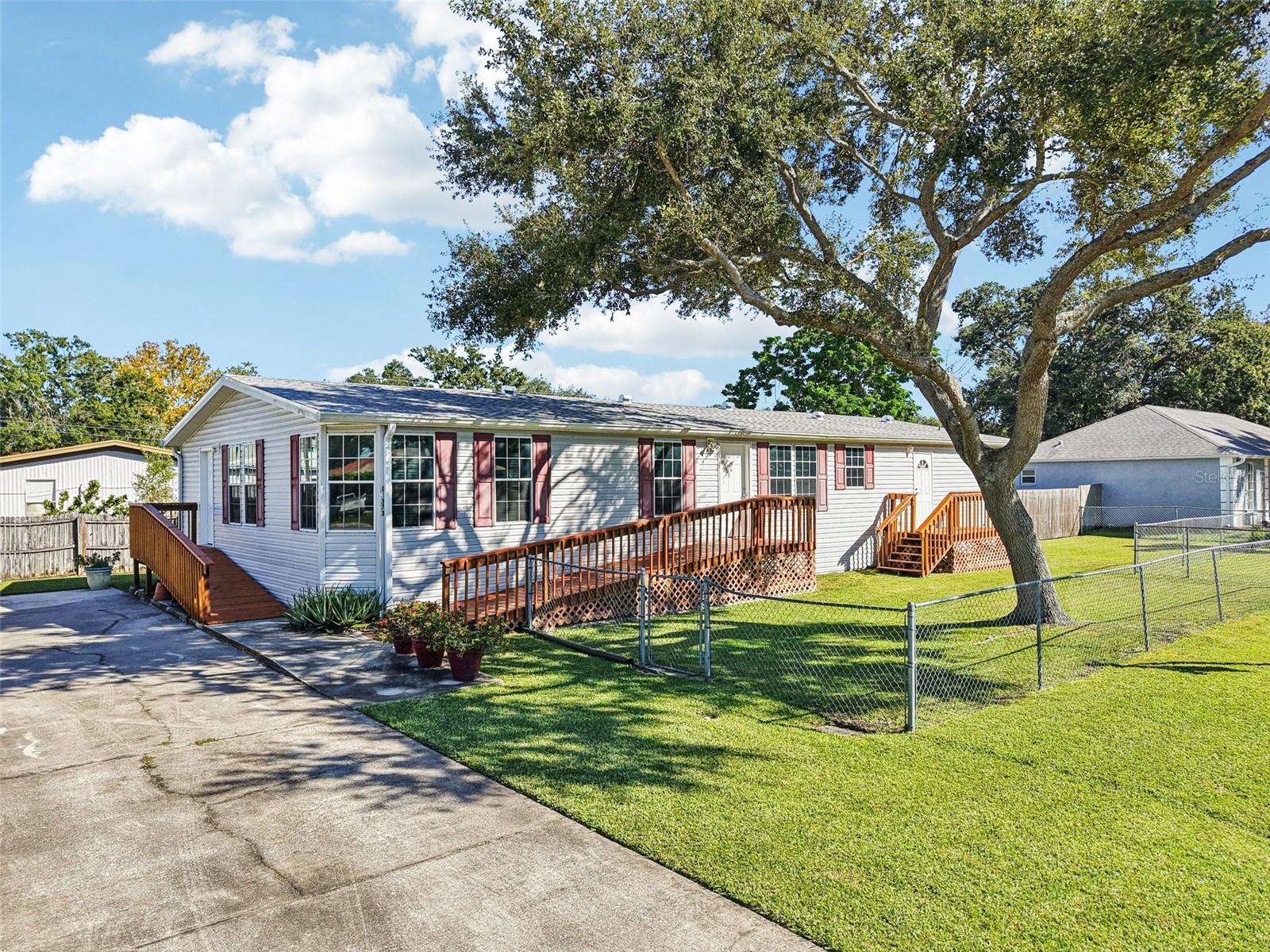 Listing photo id 37 for 12373 Tree Street