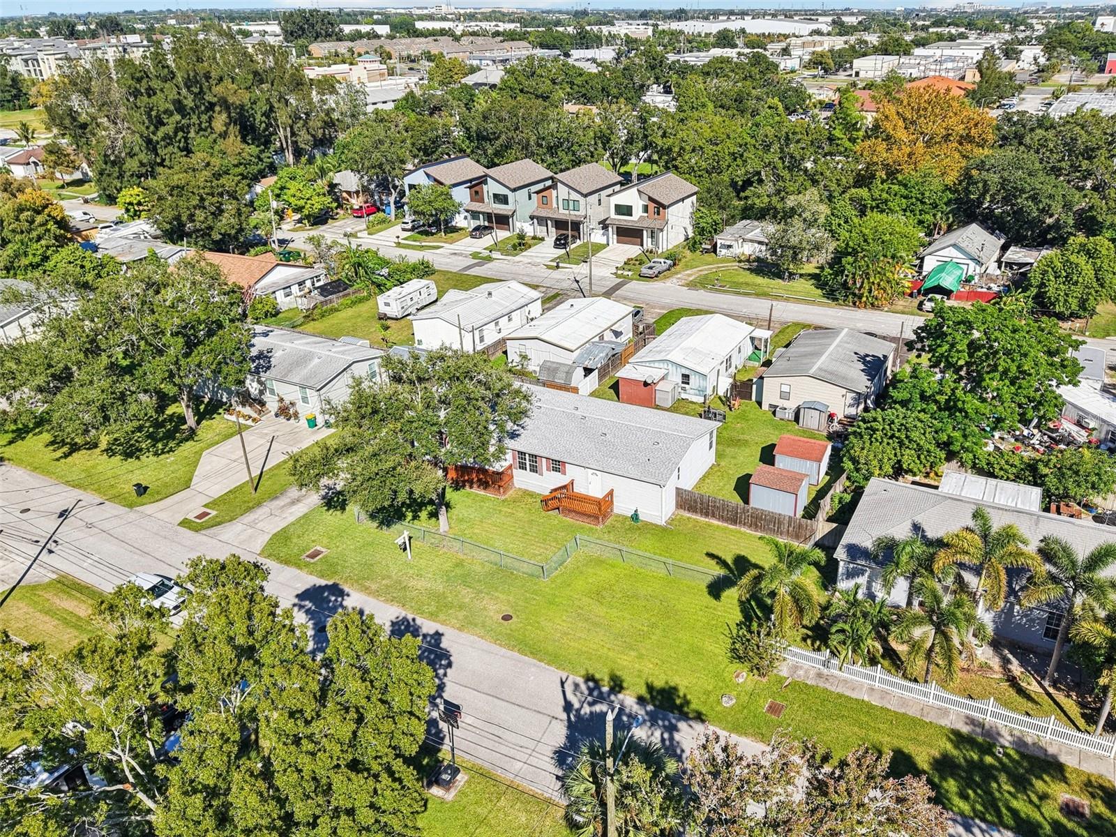 Listing photo id 38 for 12373 Tree Street