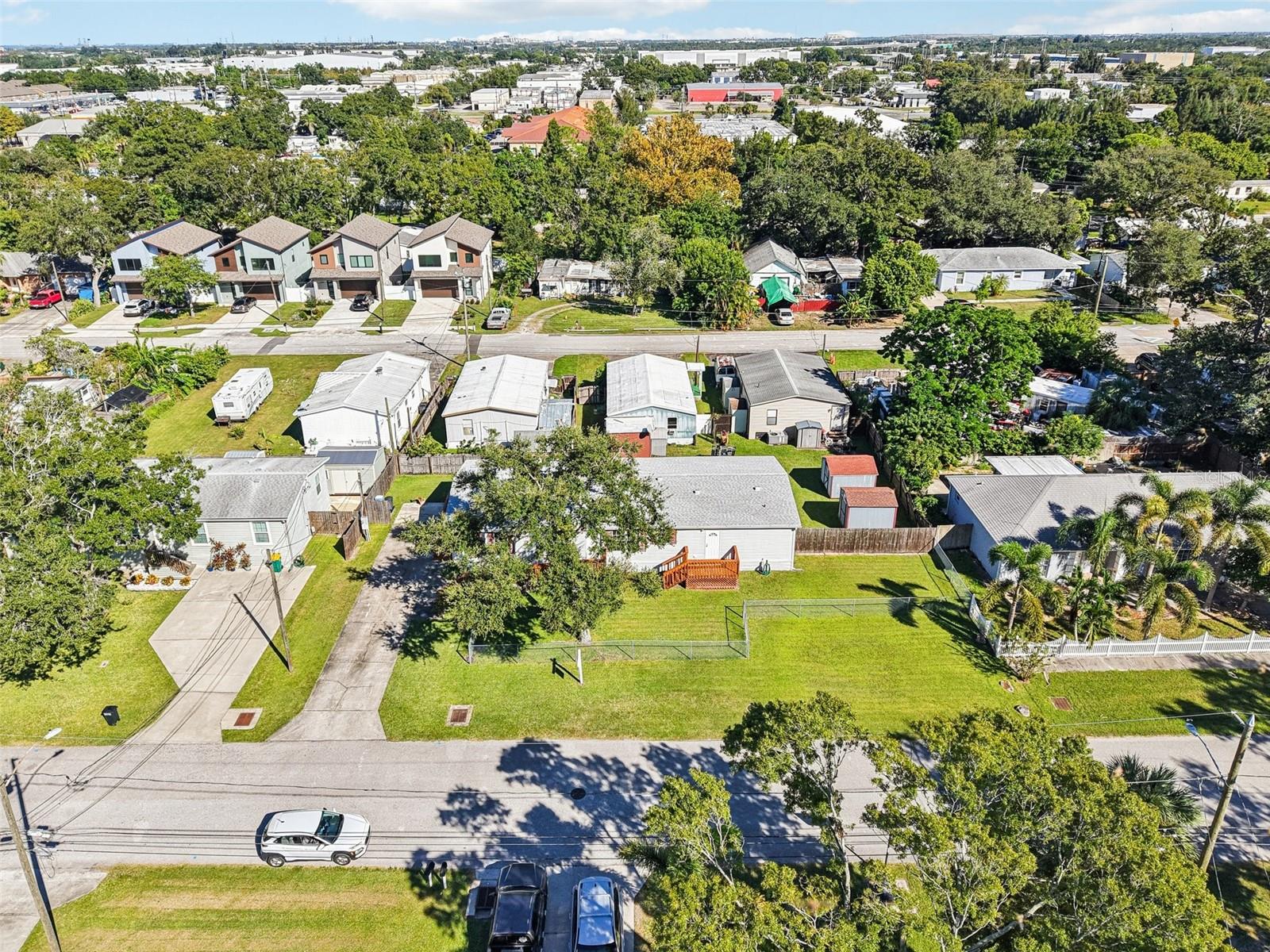 Listing photo id 39 for 12373 Tree Street