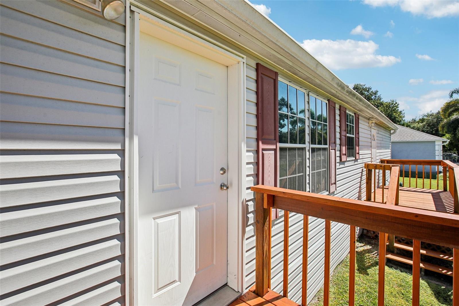Listing photo id 3 for 12373 Tree Street