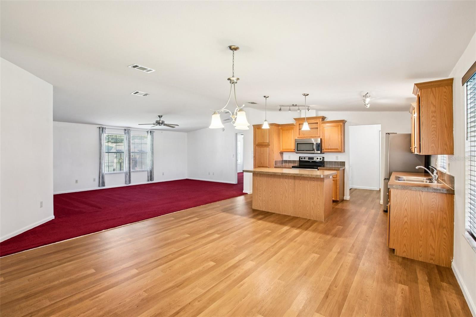 Listing photo id 6 for 12373 Tree Street