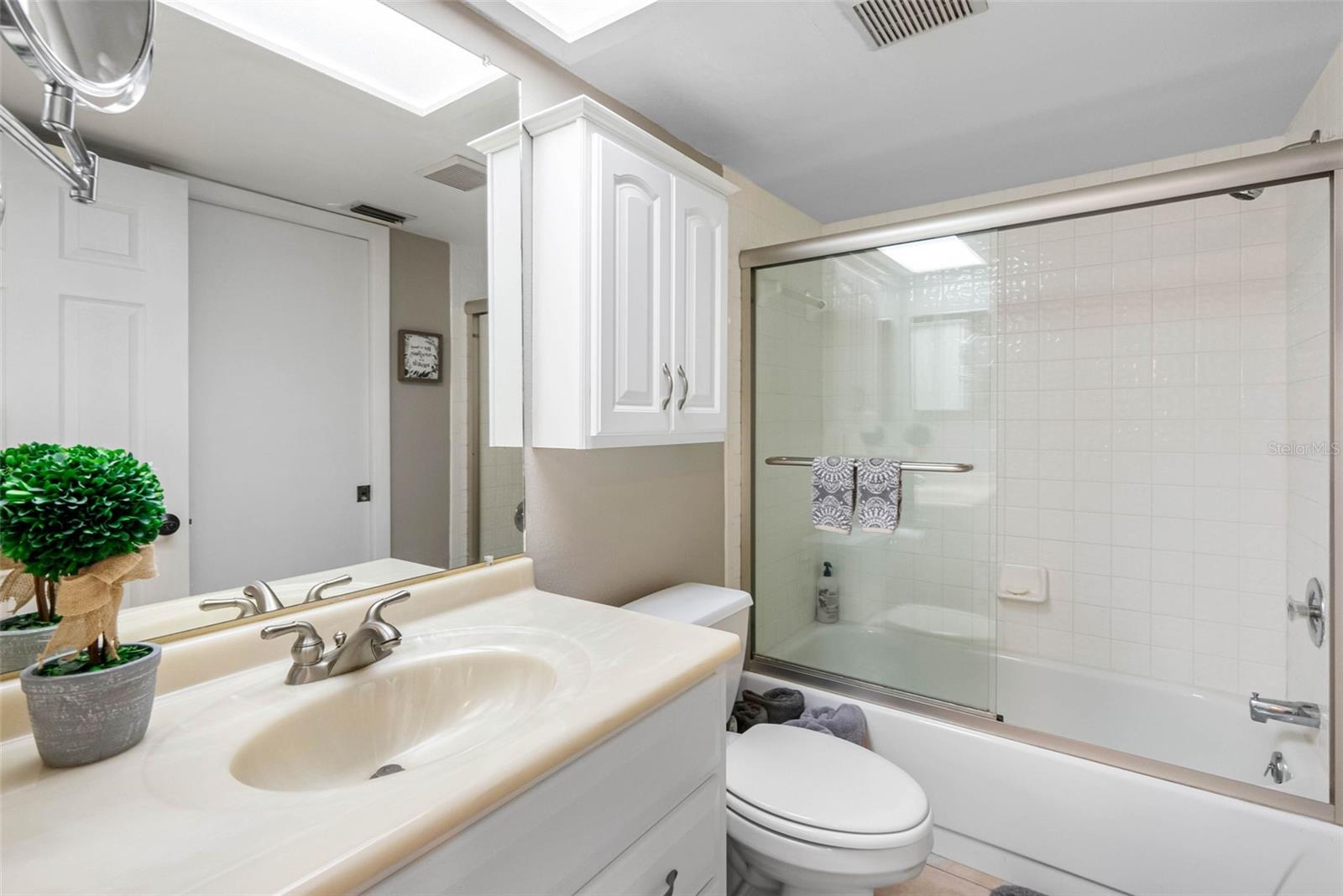 Image 32 of 73 For 363 Pinellas Bayway S 41