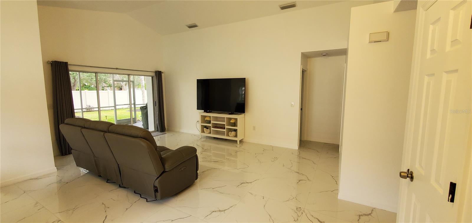 Image 7 of 28 For 5508 83rd Terrace E