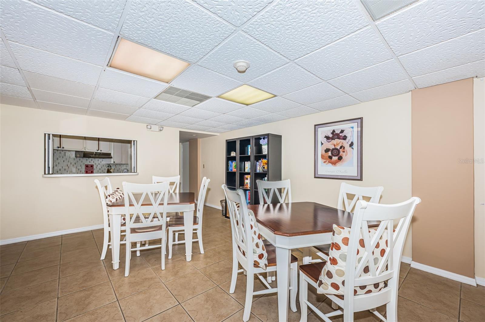 Image 13 of 62 For 1100 Shore Drive Ne 407