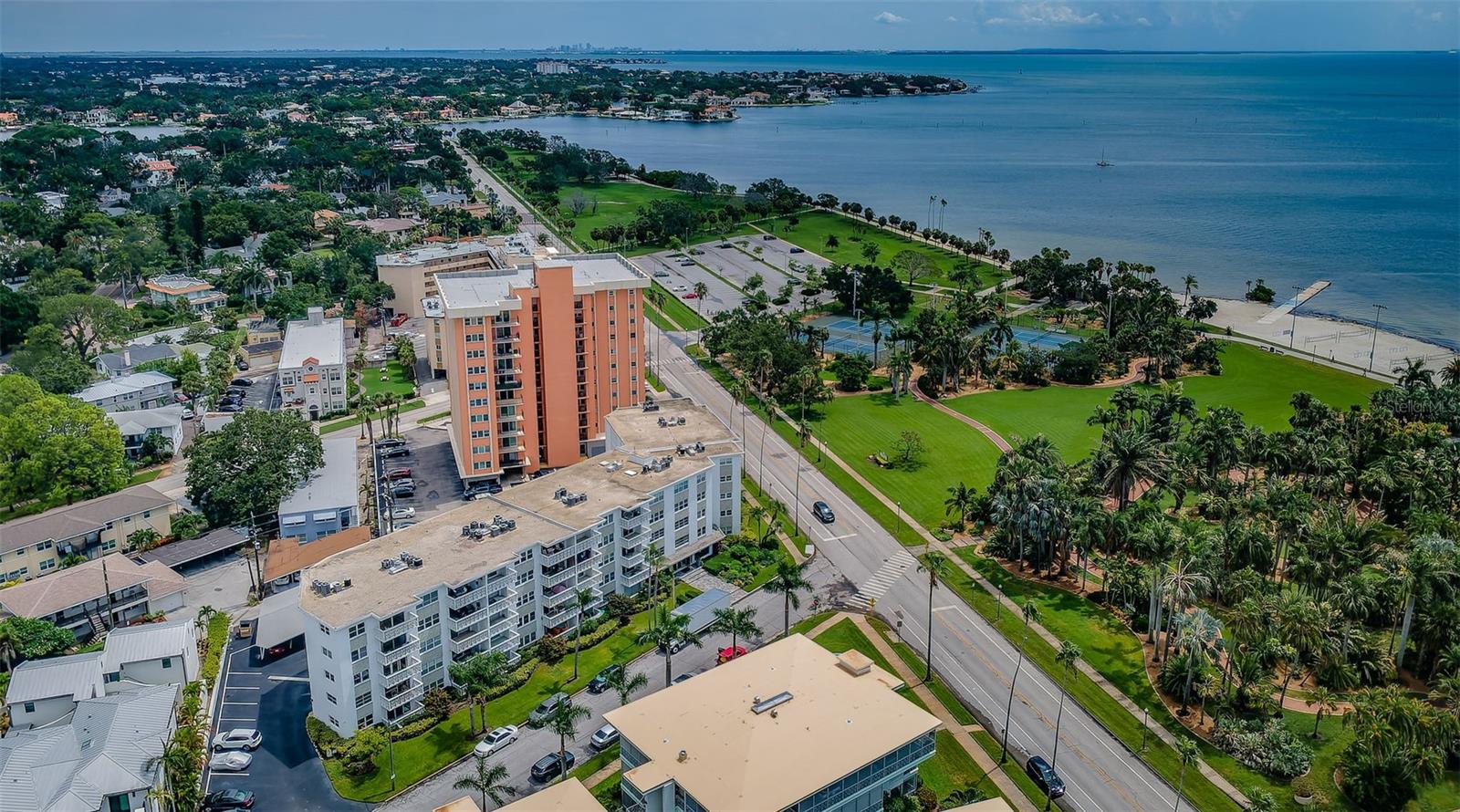 Image 20 of 62 For 1100 Shore Drive Ne 407