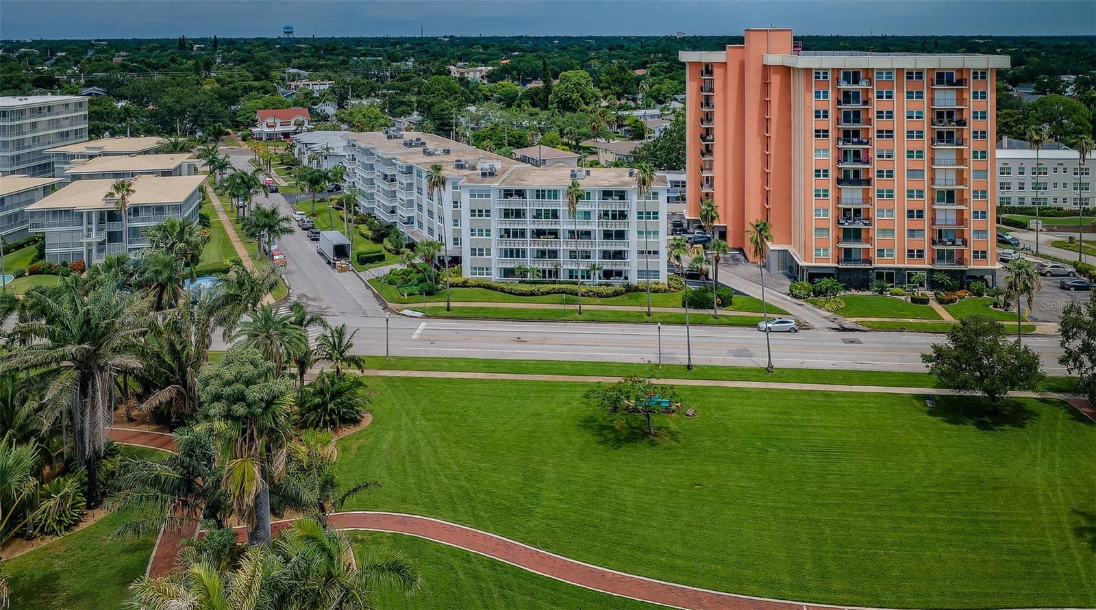 Image 26 of 62 For 1100 Shore Drive Ne 407
