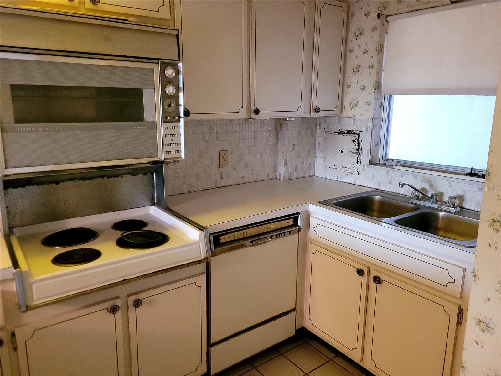 Image 6 of 62 For 1100 Shore Drive Ne 407