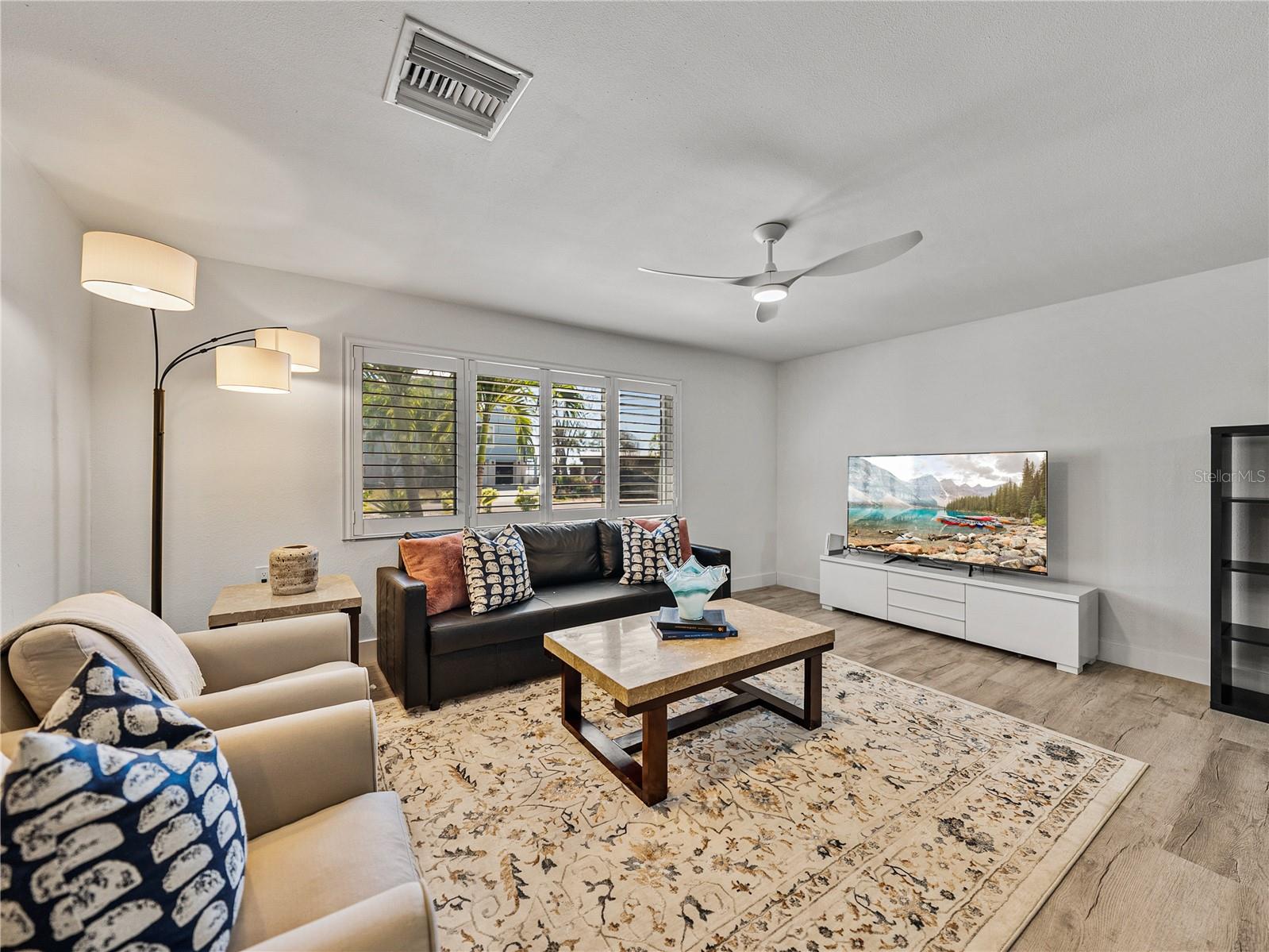 Image 10 of 82 For 7125 Shore Drive S