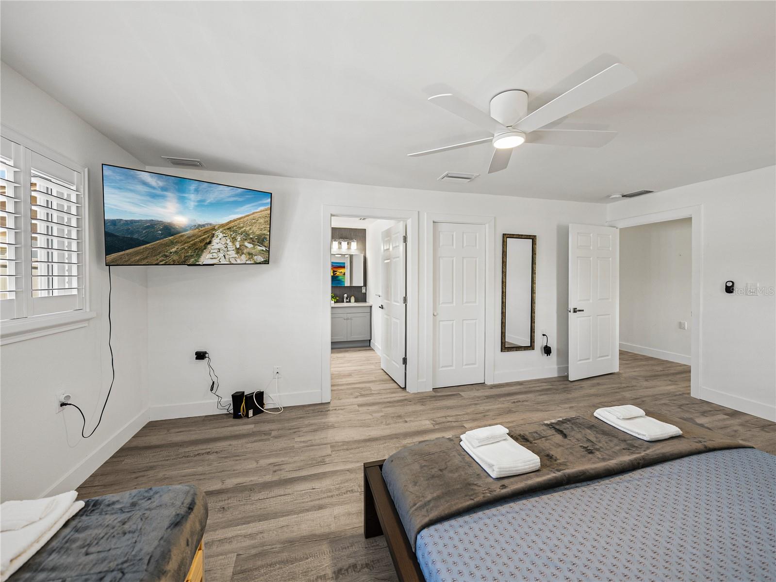 Image 31 of 82 For 7125 Shore Drive S