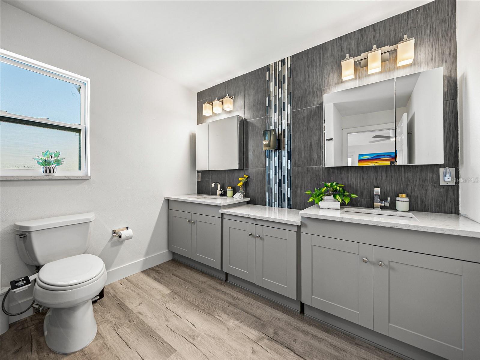 Image 33 of 82 For 7125 Shore Drive S