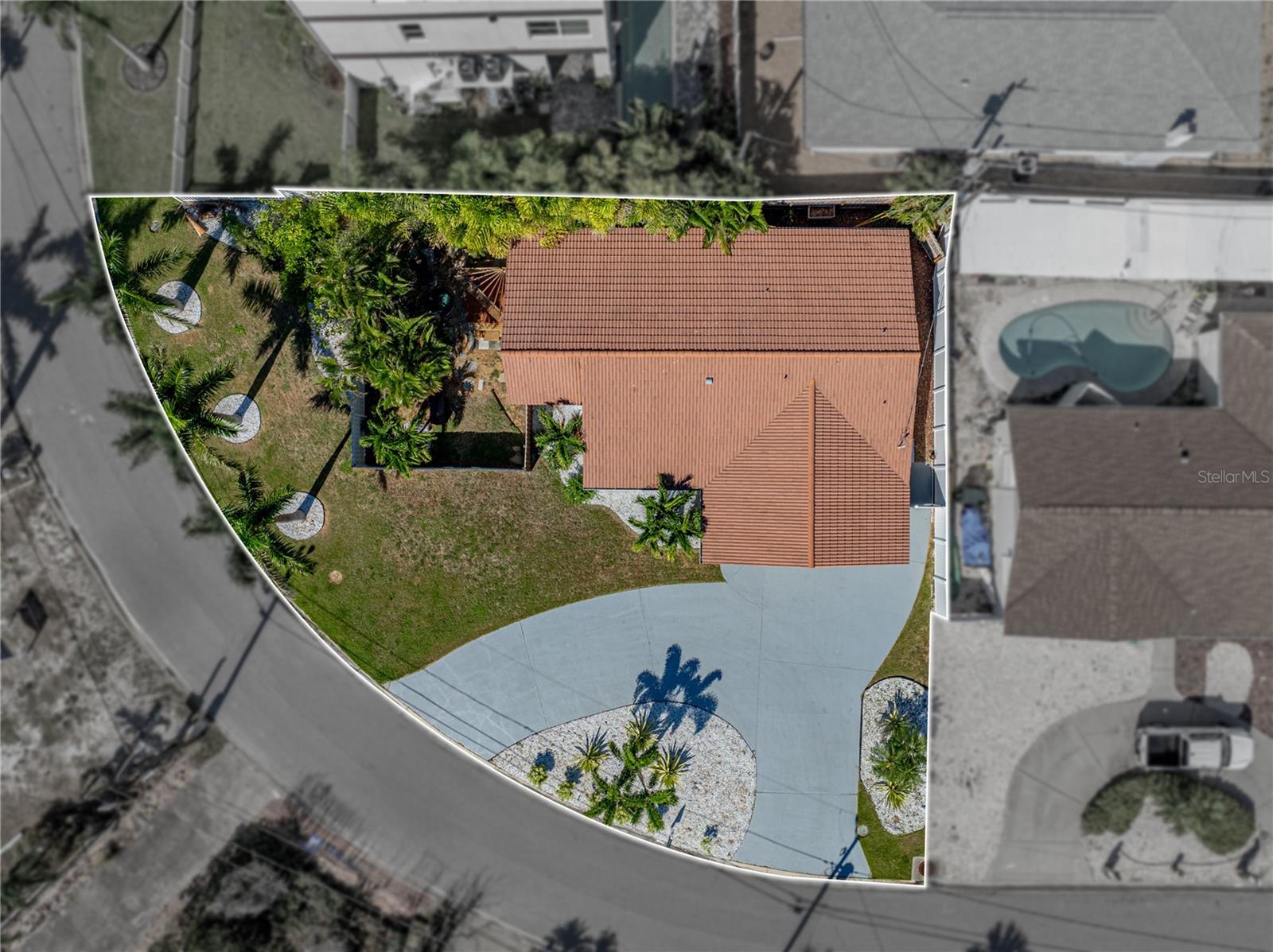 Image 4 of 82 For 7125 Shore Drive S