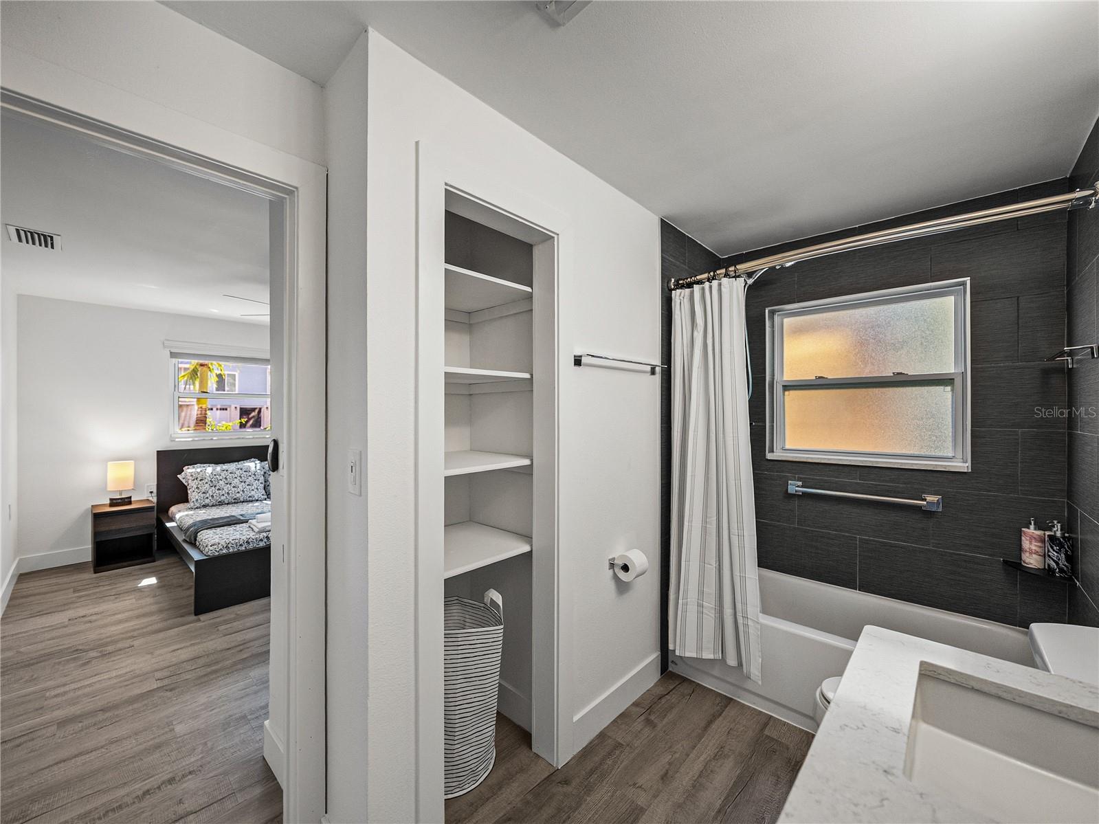 Image 42 of 82 For 7125 Shore Drive S