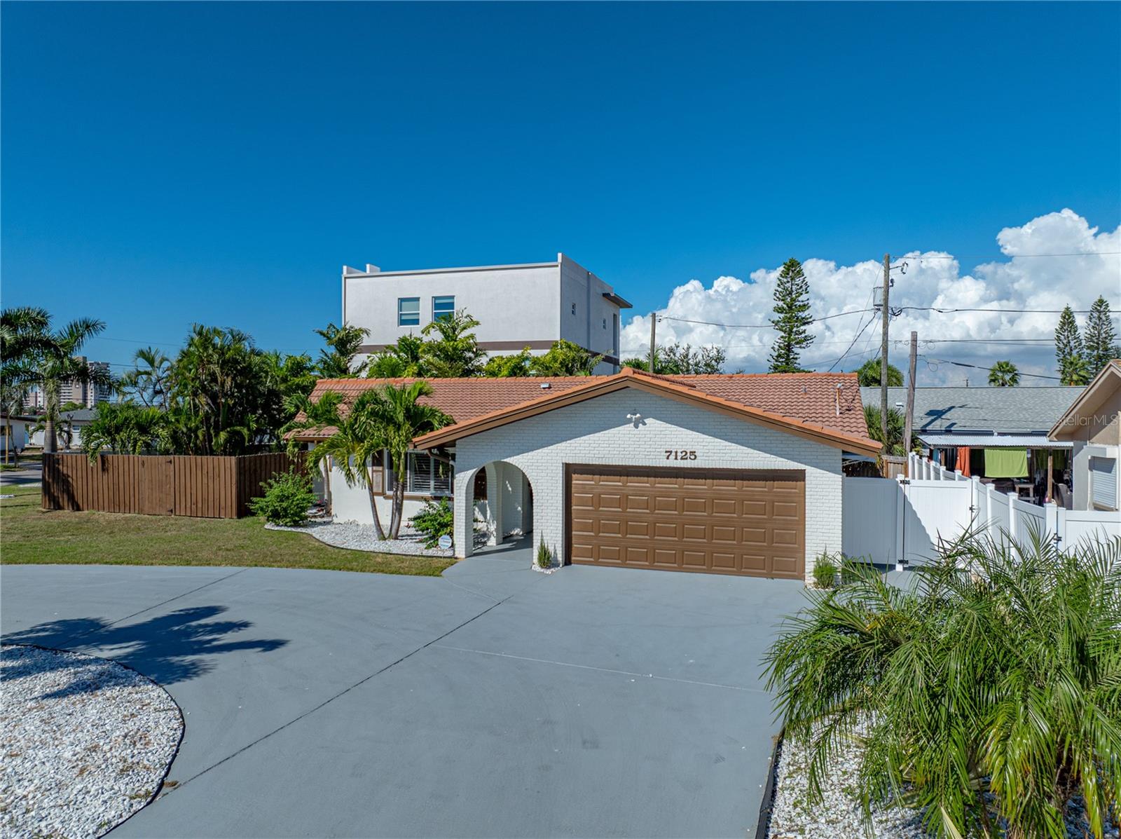 Image 75 of 82 For 7125 Shore Drive S