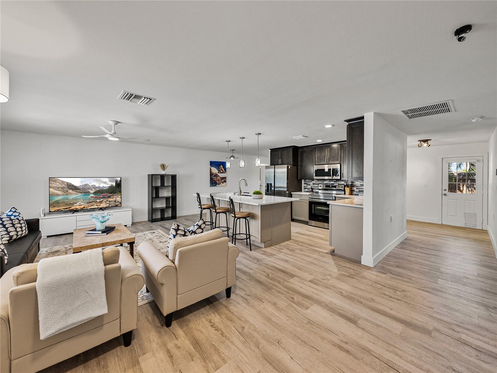 Image 9 of 82 For 7125 Shore Drive S