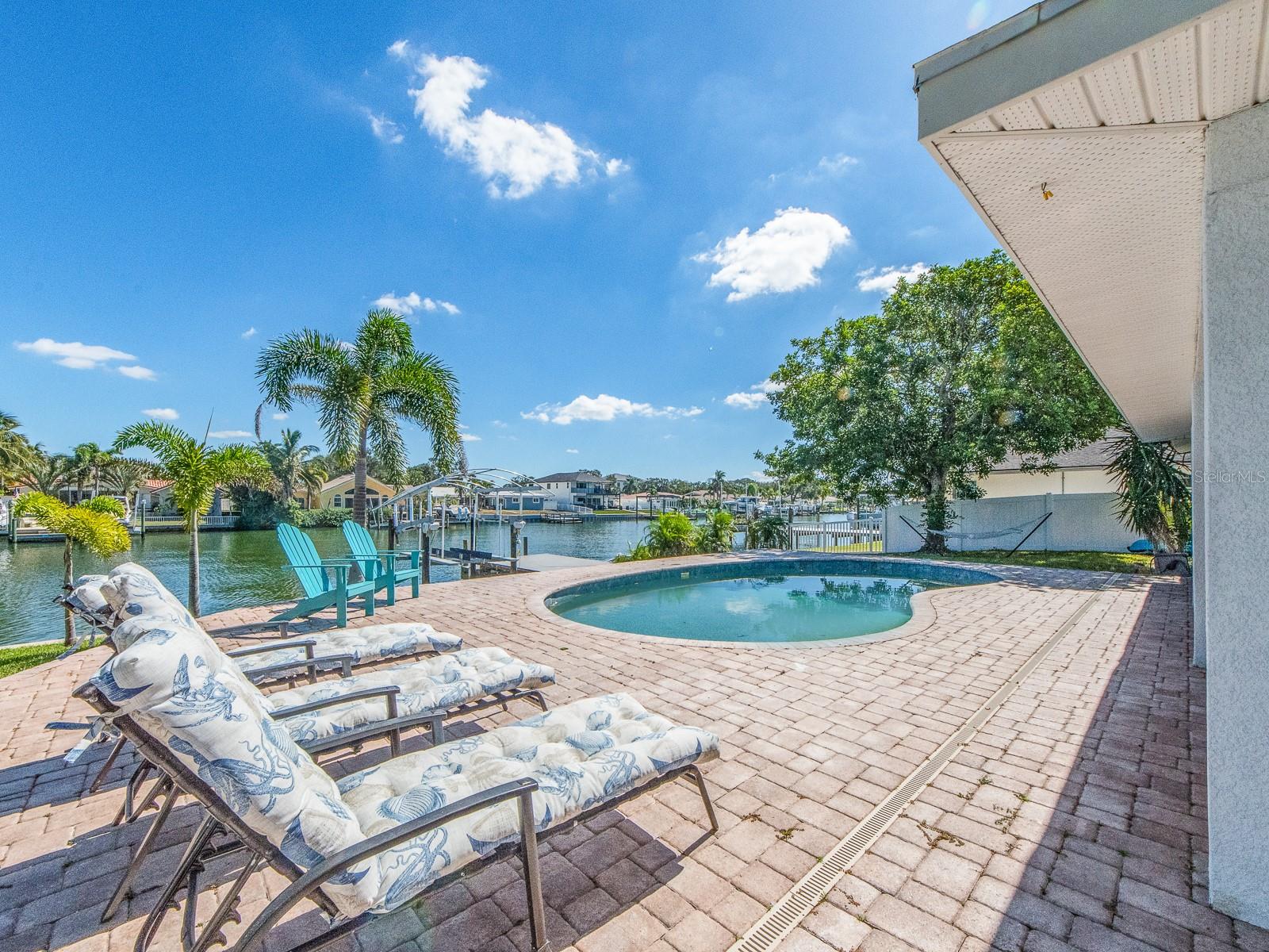 Listing photo id 12 for 725 Snug Island