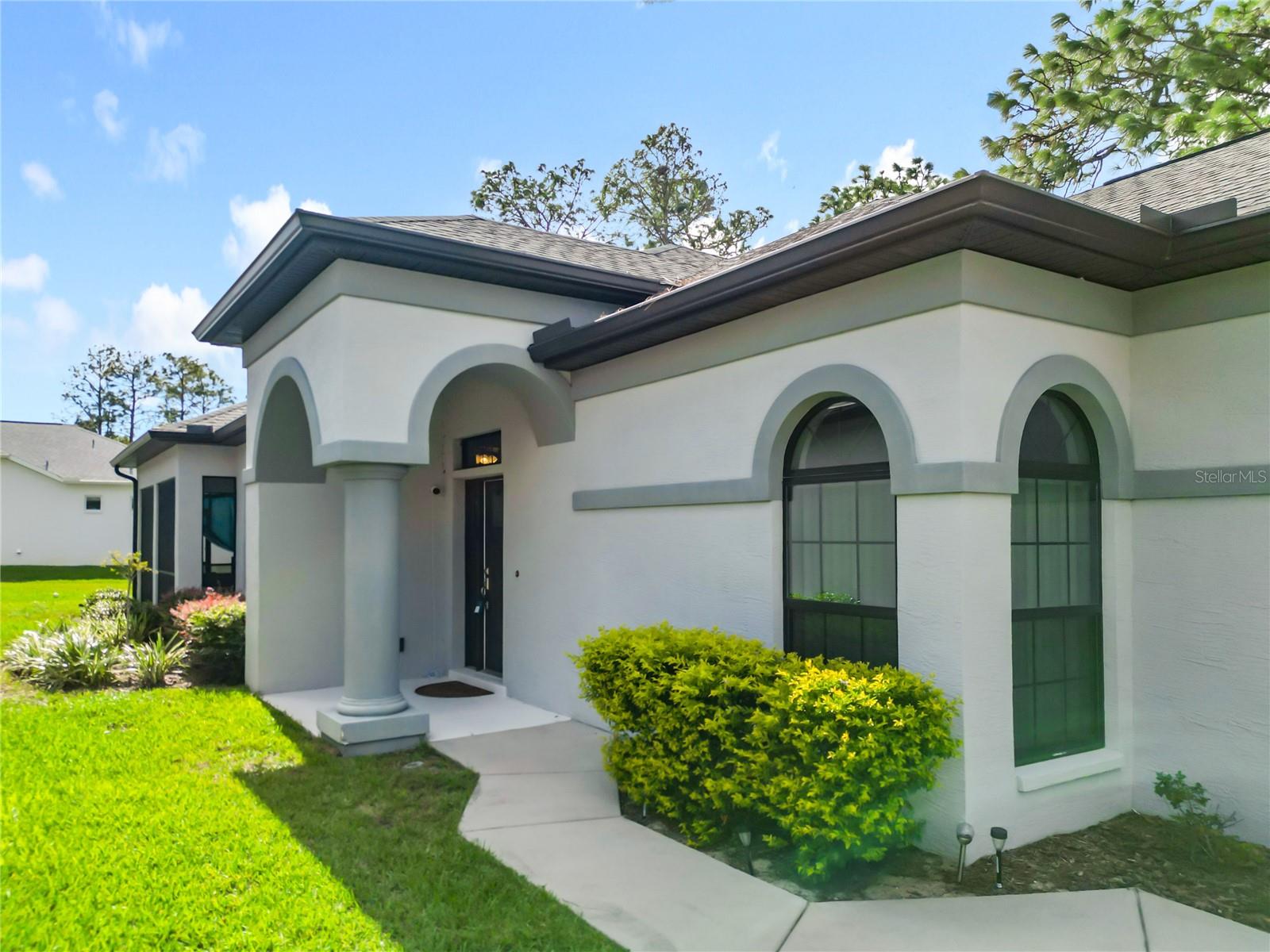 Image 3 of 45 For 8 Deer Court 15