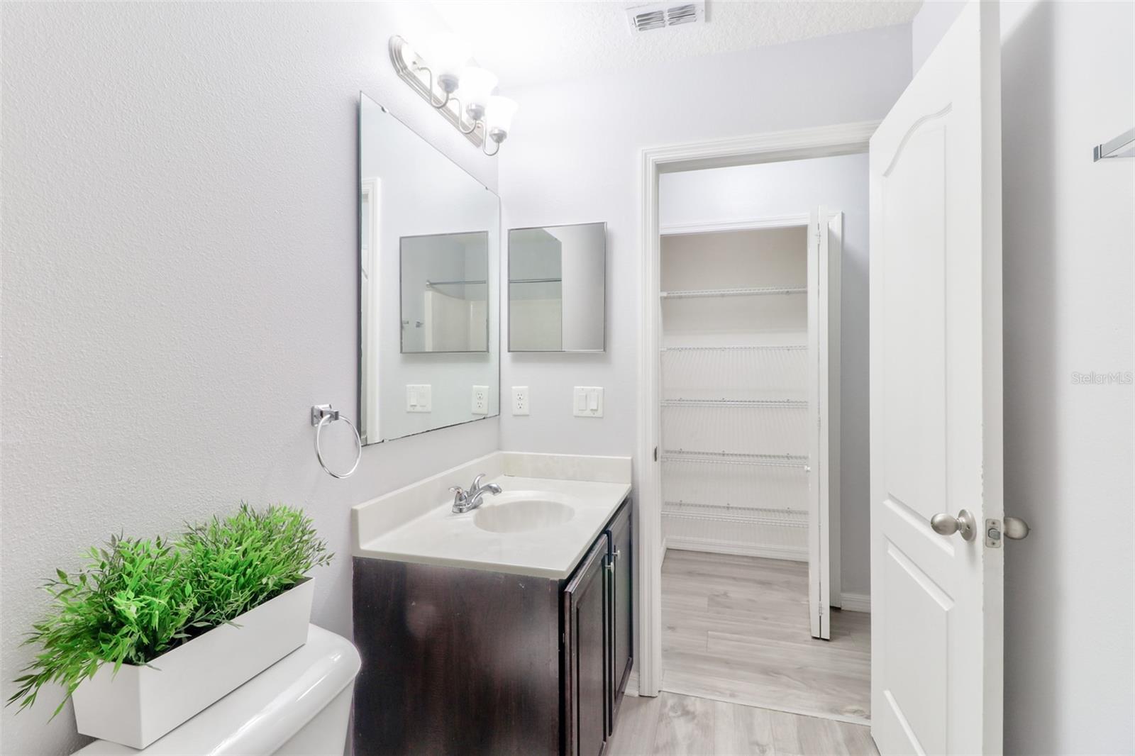 Image 24 of 29 For 4441 Ashburn Square Drive