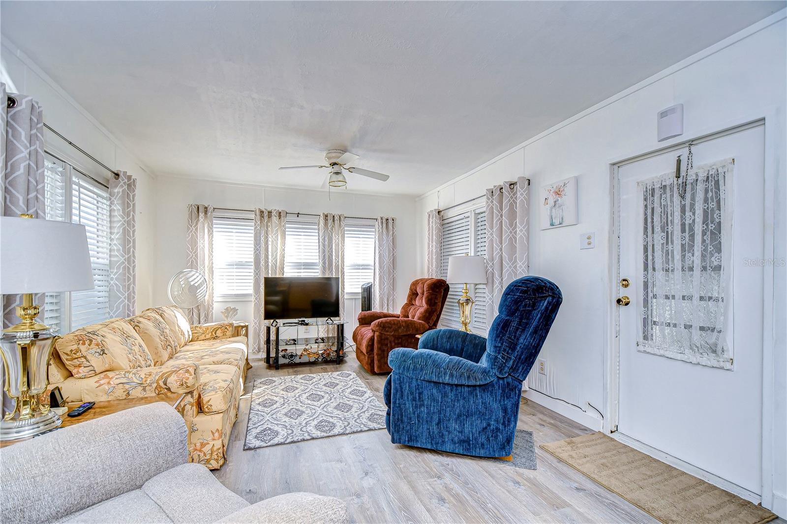 Image 4 of 48 For 38541 Windflower Avenue