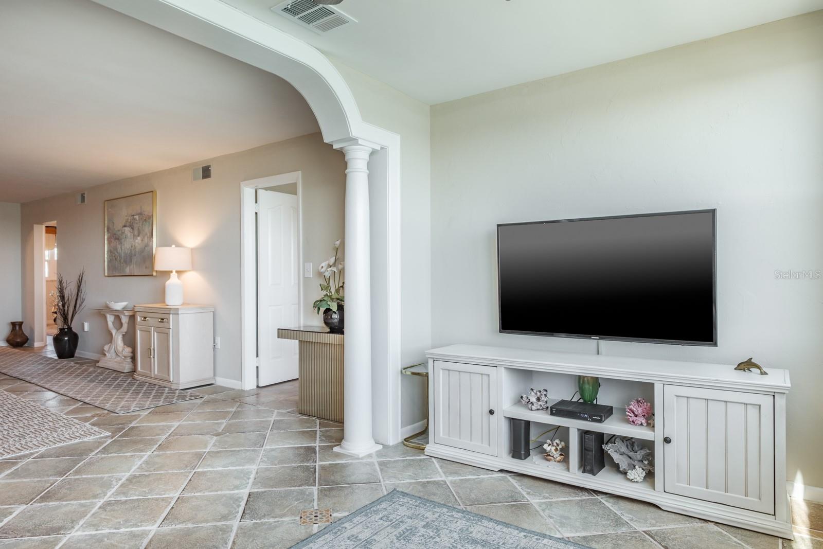 Image 20 of 50 For 5575 Gulf Boulevard 238
