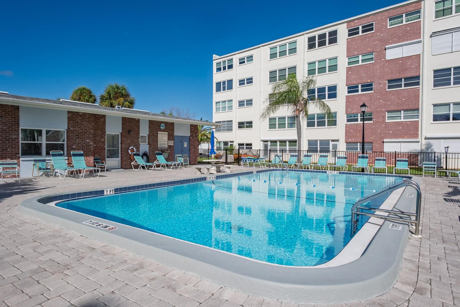Image 34 of 50 For 5575 Gulf Boulevard 238